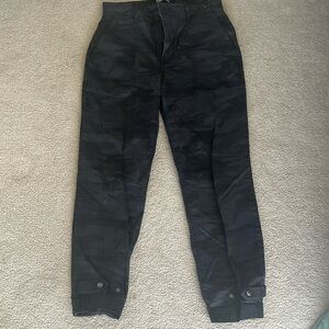 Express cropped straight high rise camo joggers size 8